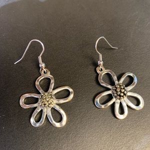 Silver daisy earrings